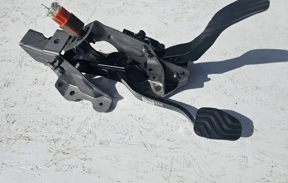 Nissan Qashqai Accelerator throttle pedal 180024BA0B