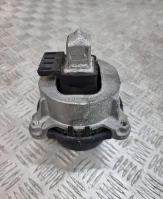BMW 5 G30 G31 Engine mount bracket 6860478