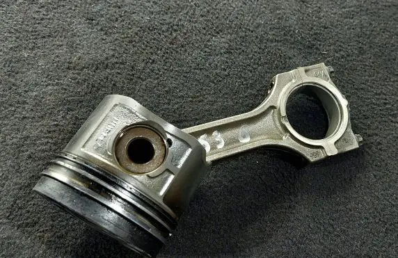 BMW X5 E53 Piston with connecting rod