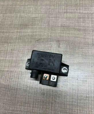 Mercedes-Benz E W211 Charging relay A0025426419 0332002167