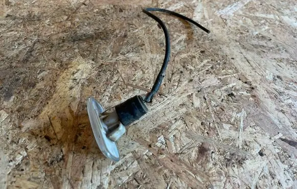 Front fender indicator light