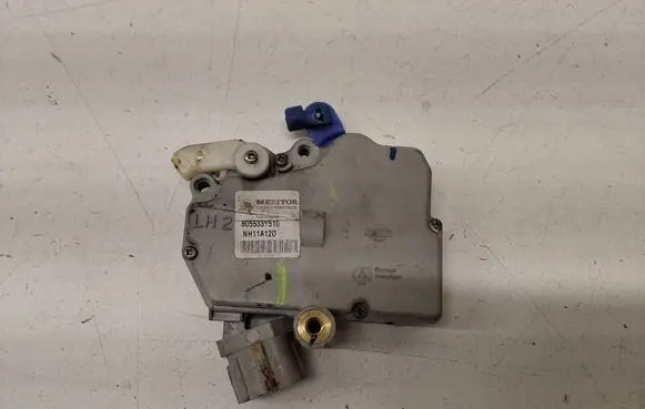 Nissan X-Trail T30 Coupe door lock (next to the handle) 805533Y510