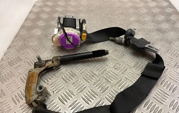 Ford Mustang VI Front seatbelt FR3B63612D64AH