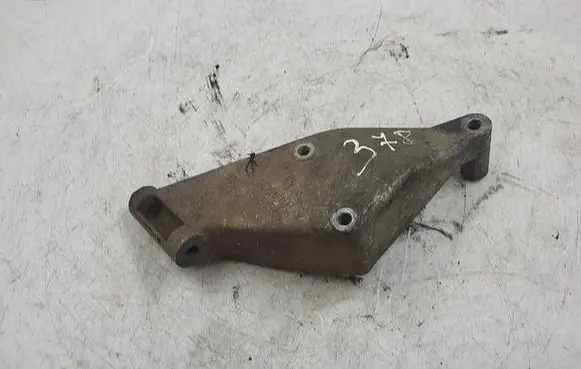 Audi A6 S6 C4 4A Power steering pump mounting bracket 028145515