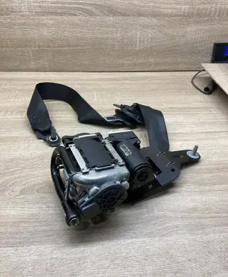 Mercedes-Benz C W204 Front seatbelt 619060900 621933200E RIGHTSIDE