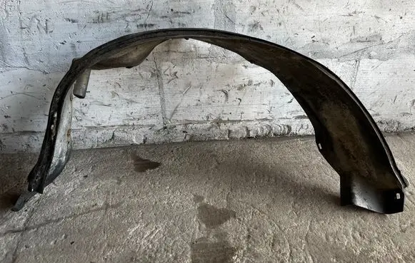 Mercedes-Benz W123 Front wheel arch liner splash guards