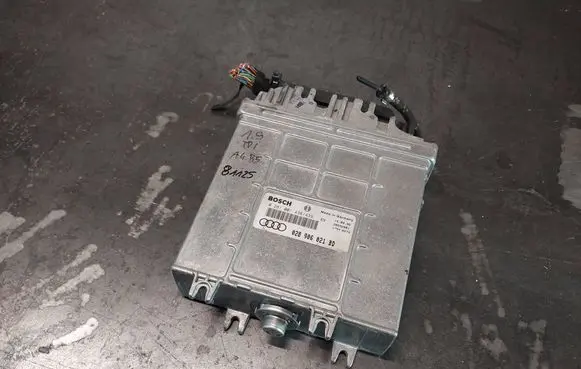 Audi A4 S4 B5 8D Engine control unit/module 028906021BD 0281001438