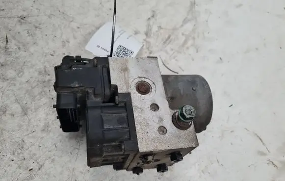 Volkswagen PASSAT B5 ABS Pump 8E0614111