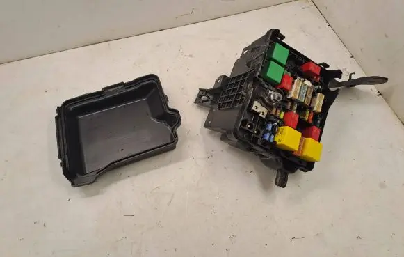 Peugeot 208 Fuse box set 9671924480