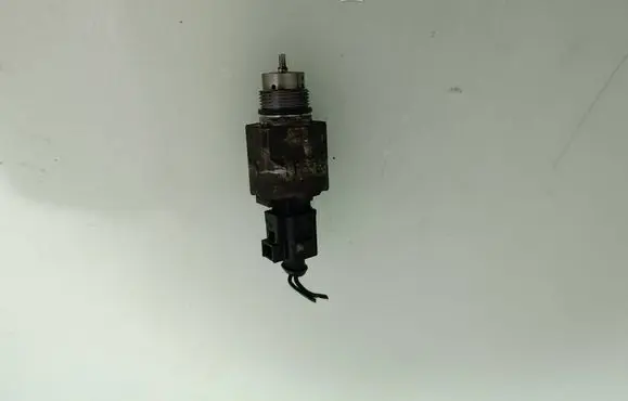 Volkswagen Caddy Fuel pressure regulator 4D097199A