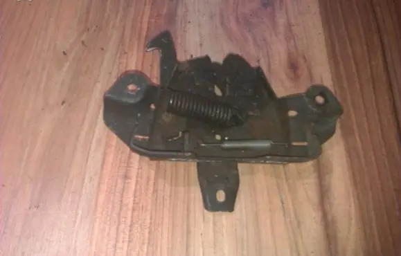 Mitsubishi Space Wagon Engine bonnet/hood lock/catch