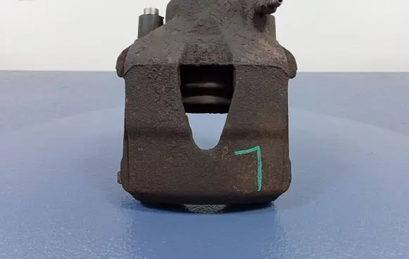 Volkswagen Golf IV Front brake caliper
