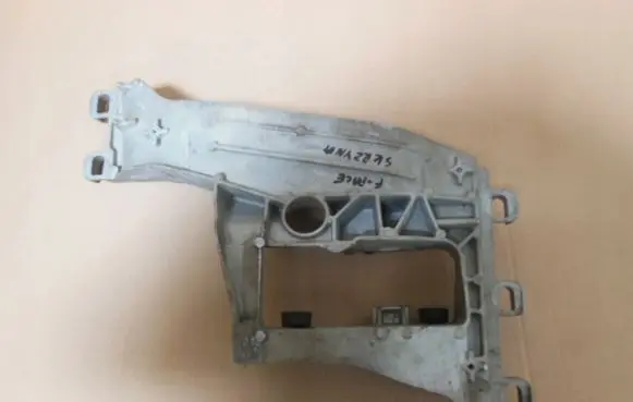 Jaguar F-Pace Gearbox mounting bracket HX735060DC