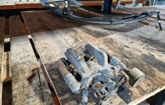 Rear brake caliper