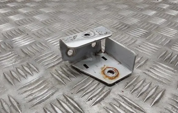 Audi TT TTS Mk2 Fender mounting bracket 8J0810660B