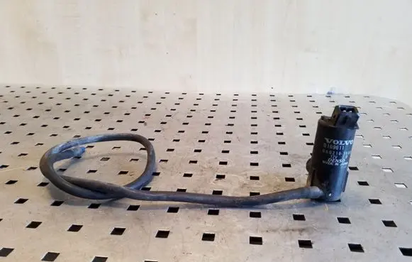 Volvo V70 Windscreen/windshield washer pump 9169611
