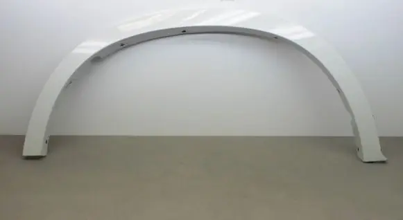 Rear fender molding trim