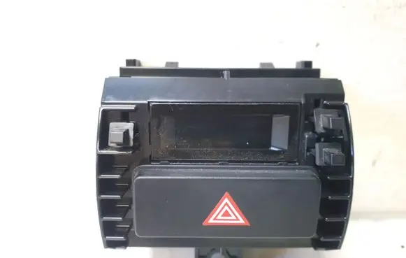 Toyota Hilux (AN120, AN130) Hazard light switch 839100K180