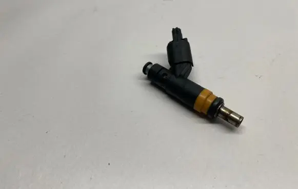 Dodge RAM 1500 DS Fuel injector 05037479AC