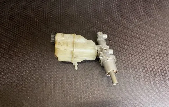 Citroen C5 Master brake cylinder 9646980980