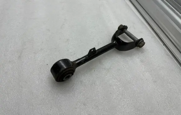 Rear control arm