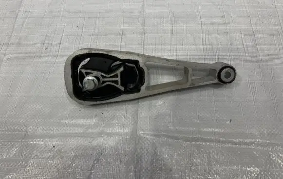 Land Rover Discovery 5 Engine mount bracket K8D2-6P082-AB