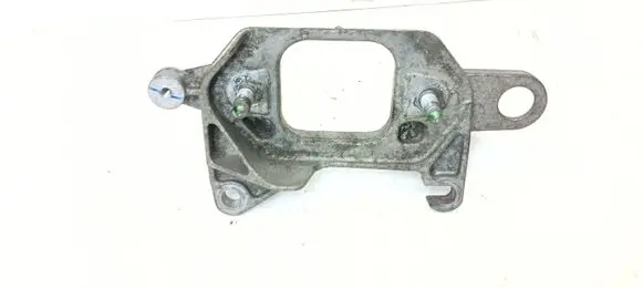 Nissan Qashqai Engine mounting bracket