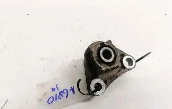 Volvo S80 Engine mount bracket 8666205