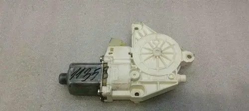 Mercedes-Benz C W204 Front door window regulator motor A2048200242