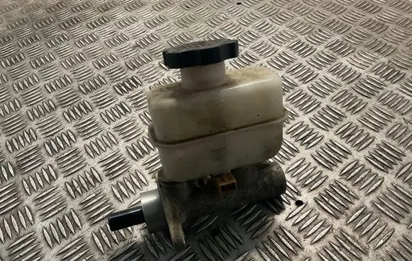 Master brake cylinder