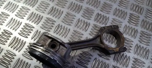 Volkswagen Golf III Piston with connecting rod