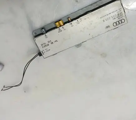Audi A4 S4 B5 8D Aerial antenna amplifier 8E9035225B