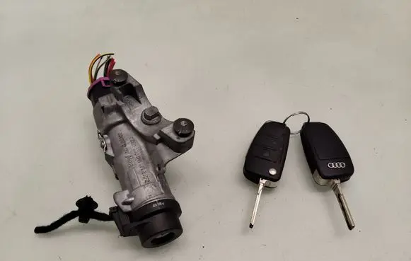 Audi A4 S4 B7 8E 8H Ignition lock 4B0905851N