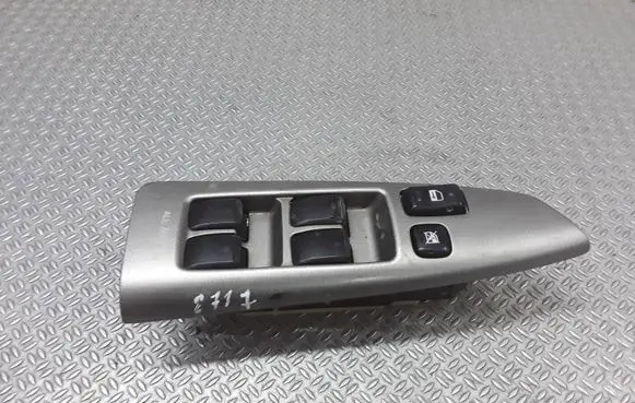 Toyota Corolla Verso E121 Electric window control switch 8404013080