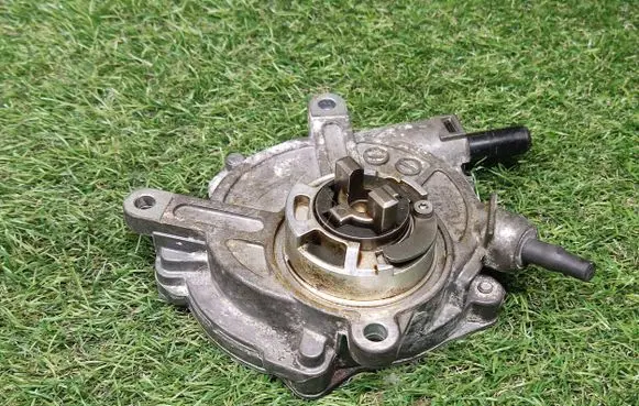 Mercedes-Benz E W212 Vacuum pump A2722300565