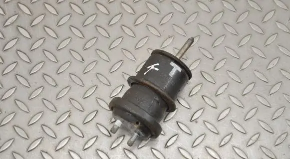 Engine mount bracket