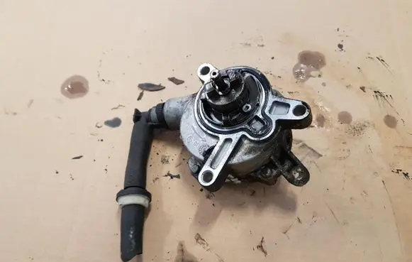 Volvo XC90 Vacuum pump 8699237