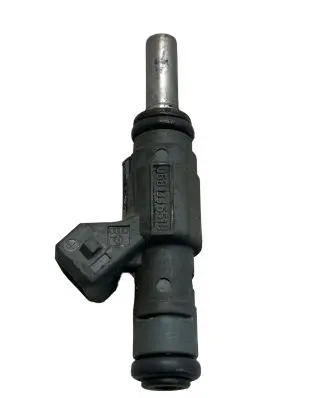 Audi A4 S4 B5 8D Fuel injector 06B133551B