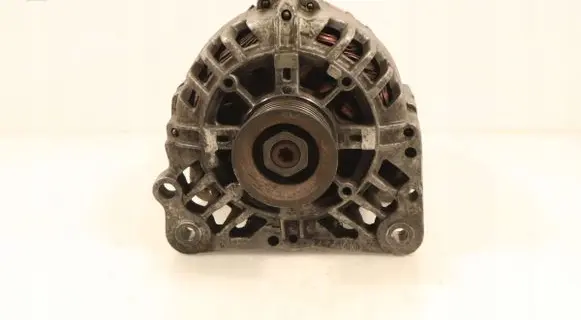 Volkswagen Polo Generator/alternator 03D903025J