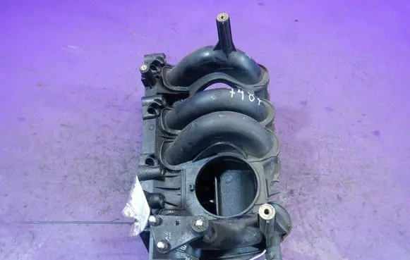 Renault Thalia I Intake manifold