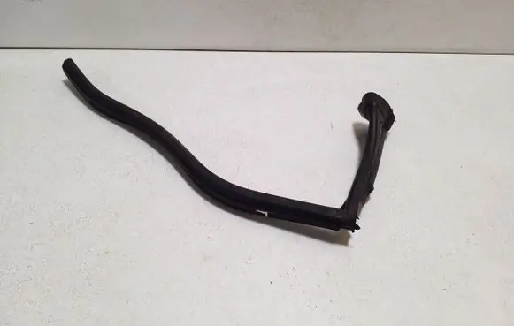 Mercedes-Benz CLS C218 X218 Engine compartment rubber A2186280098