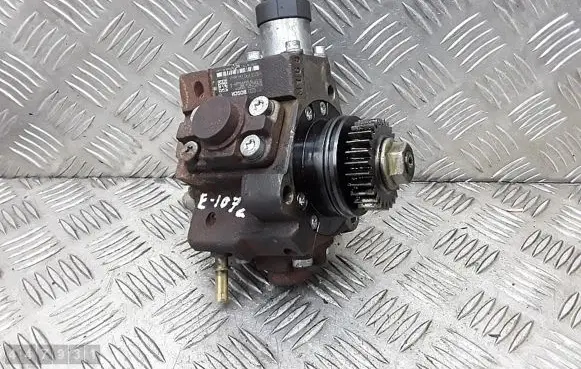 Nissan Qashqai Fuel injection high pressure pump H8200690744 0445010223