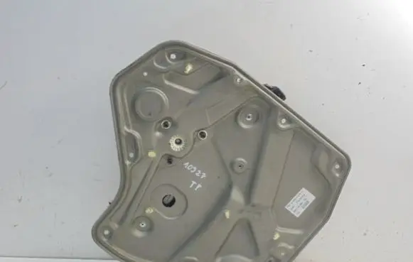 Skoda Octavia Mk2 (1Z) Rear door window regulator with motor 1Z0839656B