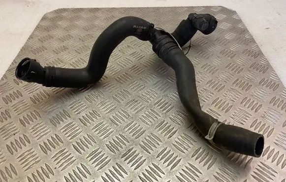 Land Rover Discovery 5 Engine coolant pipe/hose JPLA8260BC FPLA8584CB