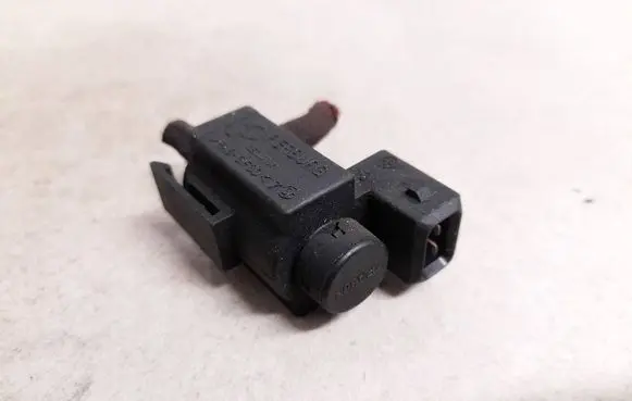 BMW 5 F10 F11 Turbo solenoid valve 70231800 7810831