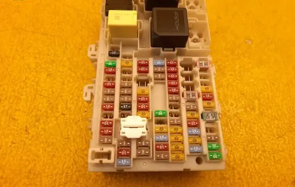 Nissan Qashqai J12 Fuse module 243506RA1B