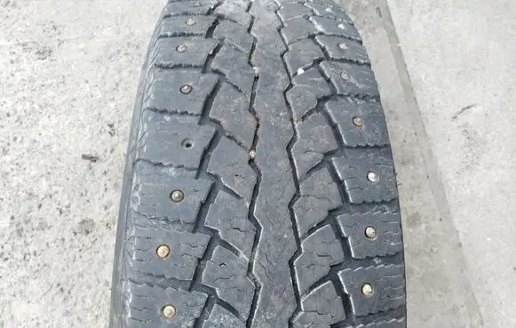 Volkswagen Golf IV R15 C winter/snow tires with studs MAXXIS 19570R15C
