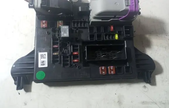 Opel Insignia A Fuse module 13277318 21191017010