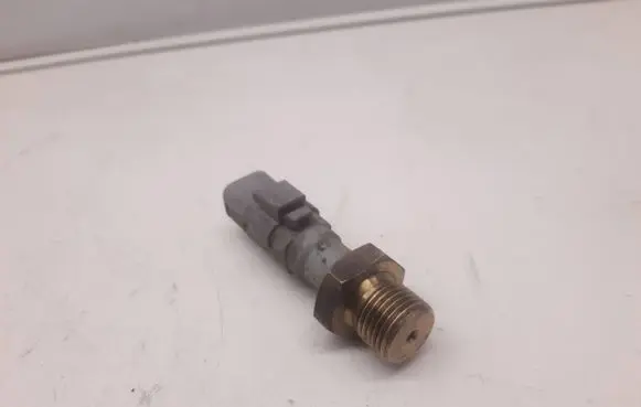 Peugeot 406 Fuel pressure sensor 