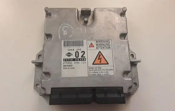 Nissan X-Trail T30 Engine control unit/module 5800295